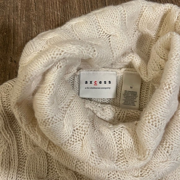 Liz Claiborne Sweater - Picture 3 of 3